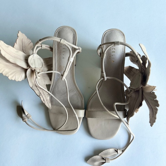 Cecelia Cream Leather Flower Ankle Strap Slingbacks size 6.5 - Picture 12 of 15